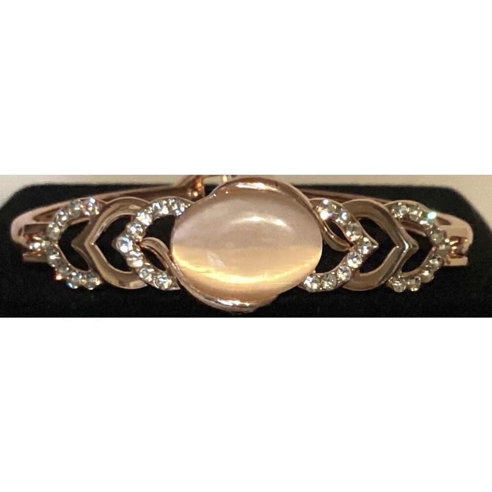 2755 NWOT Rose Gold Bracelet Bangle With Pink Bead and Cubic Zirconia Hearts